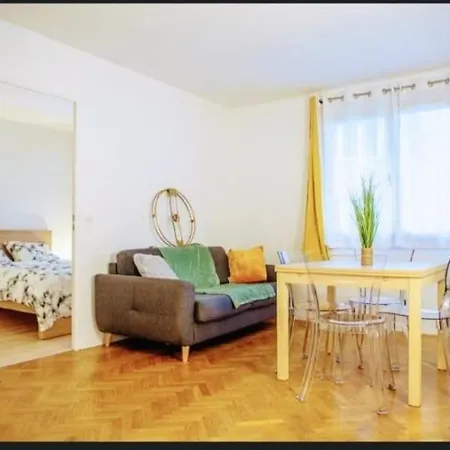 Apartment Spacieux 2 Pieces Avec Place De Parking , La *