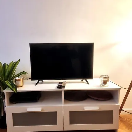Apartment Spacieux 2 Pieces Avec Place De Parking , La Aubervilliers