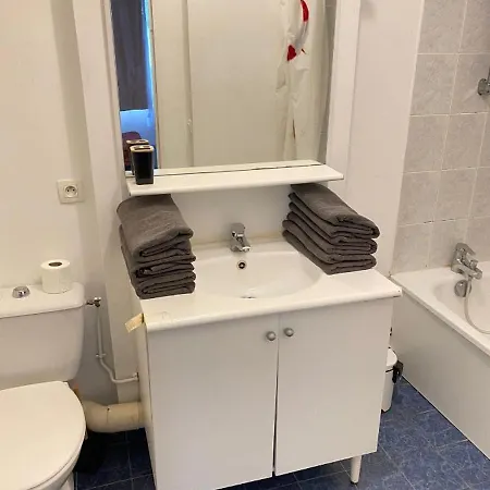 Apartment Spacieux 2 Pieces Avec Place De Parking , La *