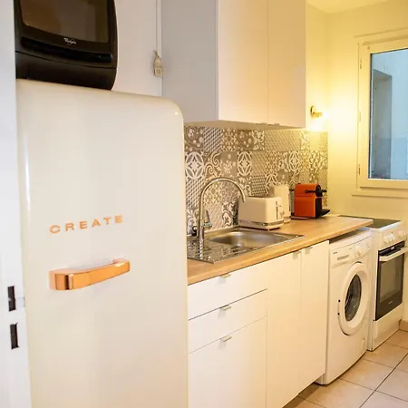 Apartment Spacieux 2 Pieces Avec Place De Parking , La Aubervilliers